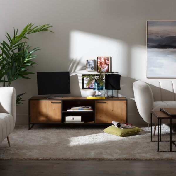 Mueble de televisión estilo industrial